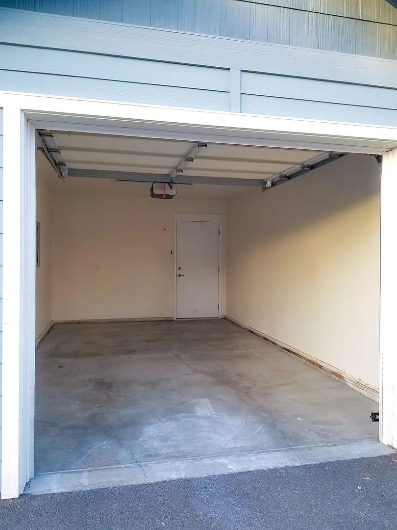 Great two bedroom, two bath unit in East Medford — Photo 2