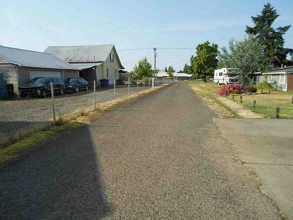 Exterior Neighborhood (street photo)