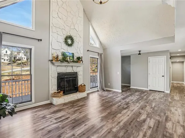 504 Tara Ct, Woodstock, GA 30188