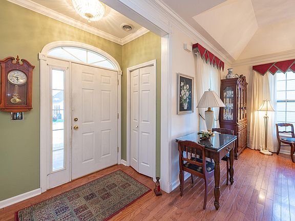 5th image of 104 Boulder Ct