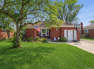 18110 Oak Ave, Eastpointe, MI 48021