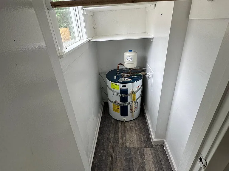 1027 W Sam St #A — Photo 6