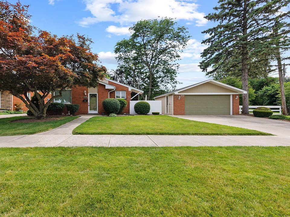 1st image of 32845 Merritt Dr