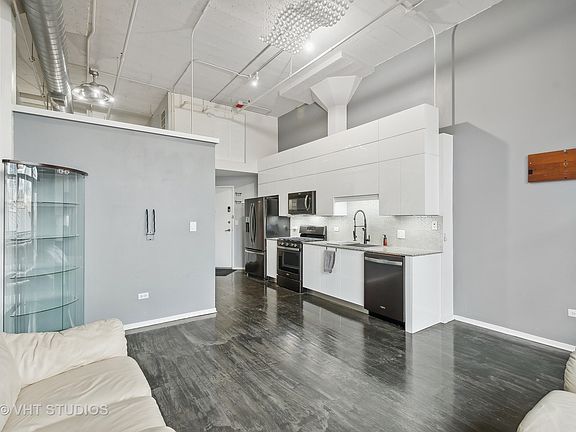3rd image of 1601 S Michigan Ave APT 202