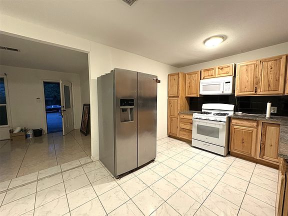 5th image of 2829 Cecil Dr