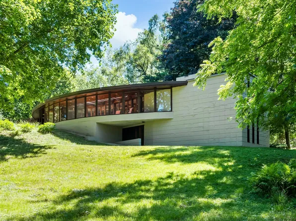 2822 Taliesin Dr, Kalamazoo, MI 49008