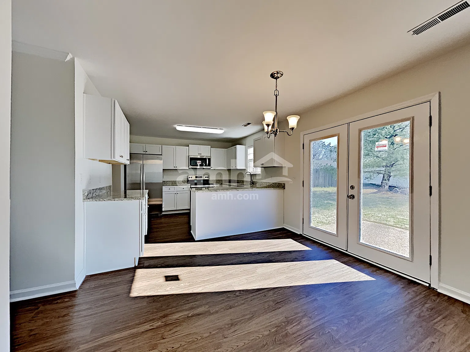 4 bed, 2.5 bath, 2212 sqft, $2,595 — Photo 3