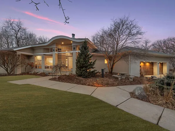 1611 Linner Ct, Wayzata, MN 55391