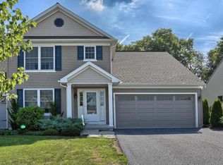 5327 Oak Leaf Dr, Mount Joy, PA 17552