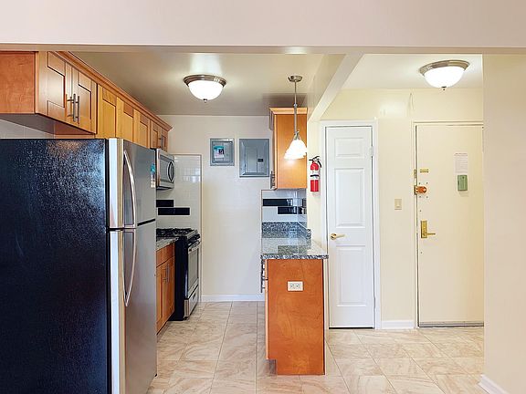 5th image of 8815 168th St #9kxaz3p3v