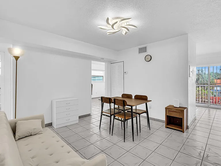 199 SW 12th Ave #313-B — Photo 9