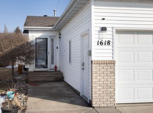 1618 Suntree Dr, West Fargo, ND 58078
