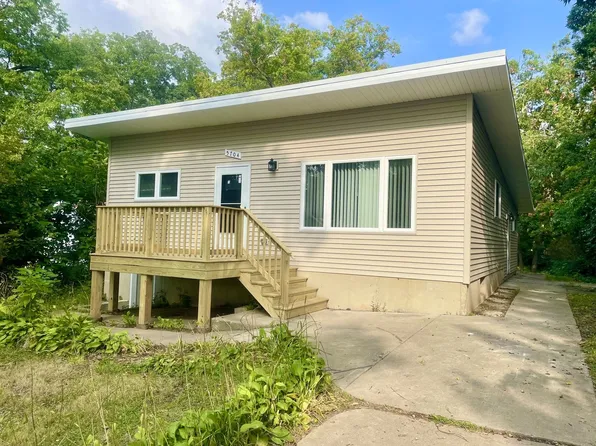 5704 Wonder Woods Dr, Wonder Lake, IL 60097