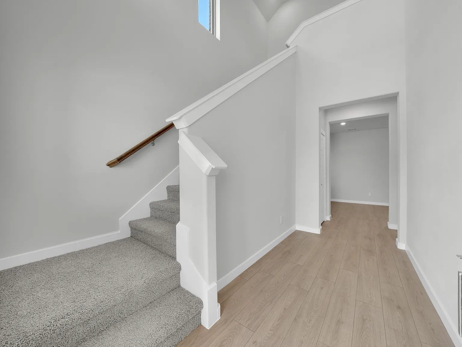 4 bed, 2.5 bath, 2350 sqft, $2,700 — Photo 4