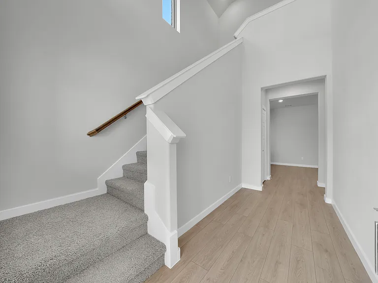 305 Millwood Ln — Photo 4