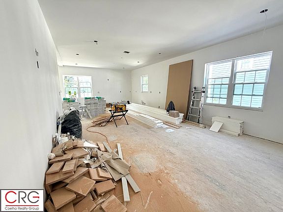 5th image of 140 Summer St #1