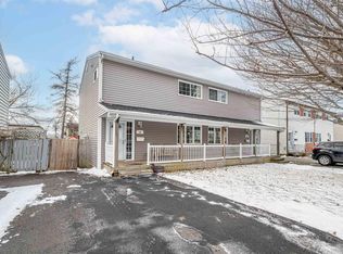 24 Roblea Dr, Dartmouth, NS B2W 1Y7