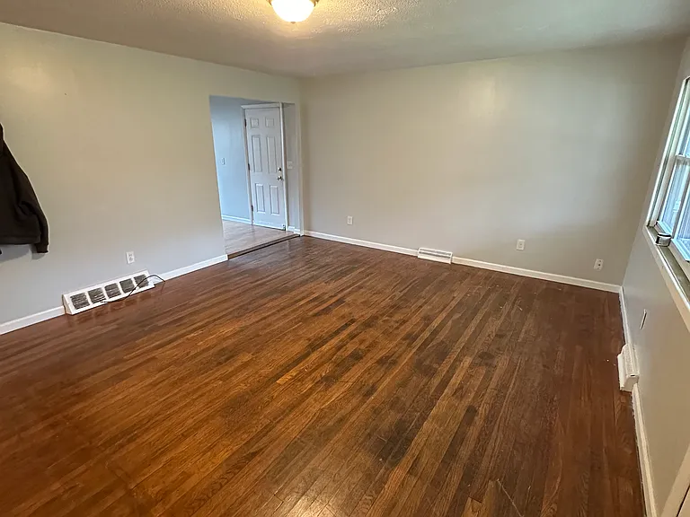 2615 Randall St — Photo 8