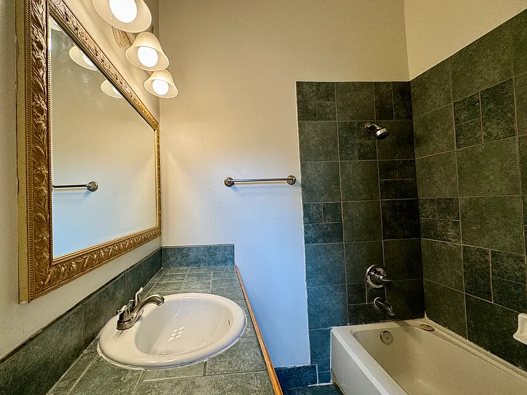 1638 N High St #1 — Photo 11
