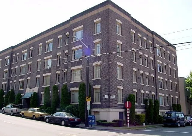 Del Roy Apartments — Photo 19