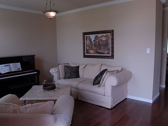 formal living or dining