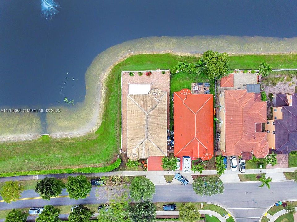 1st image of 10960 NW 84th St