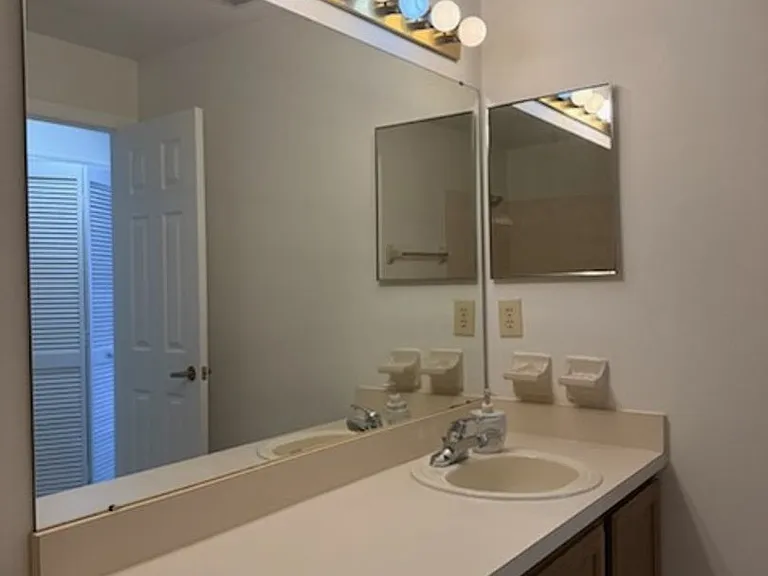 2237 Fletchers Point Cir — Photo 15