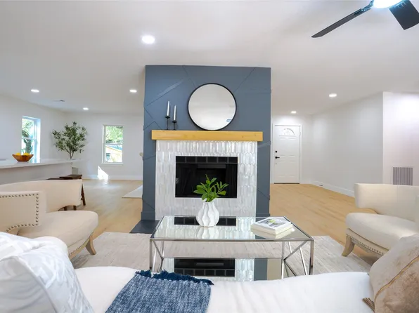 2408 Lynne Way, Brenham, TX 77833