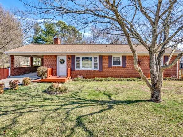 438 Aragona Dr, Vinton, VA 24179