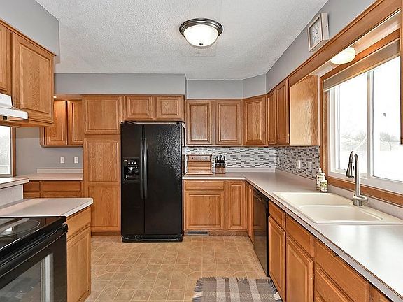 3rd image of 523 15th St NE
