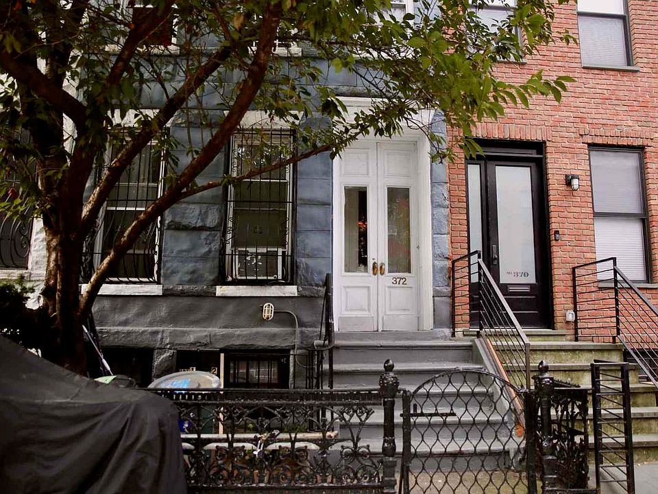 1st image of 372 Douglass St #2