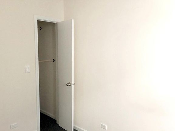5th image of 5480 N Winthrop Ave #207