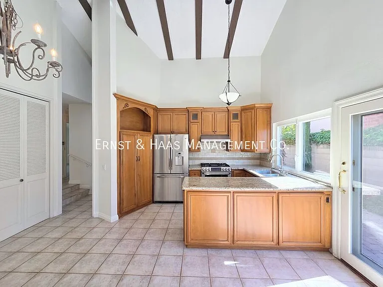 10835 Slater Ave — Photo 11