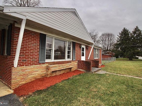 3rd image of 102 N Colonial Dr