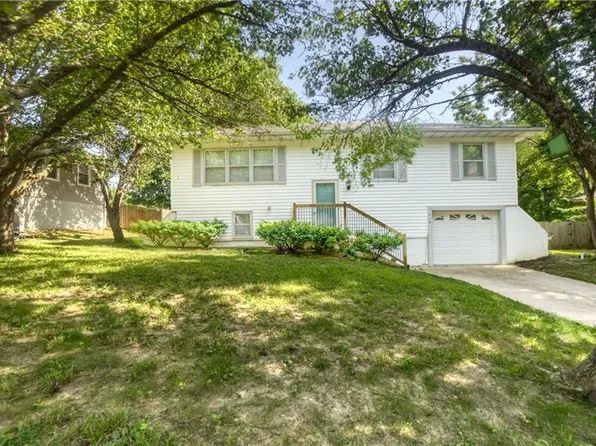 608 Pecan Dr, Clinton, MO 64735