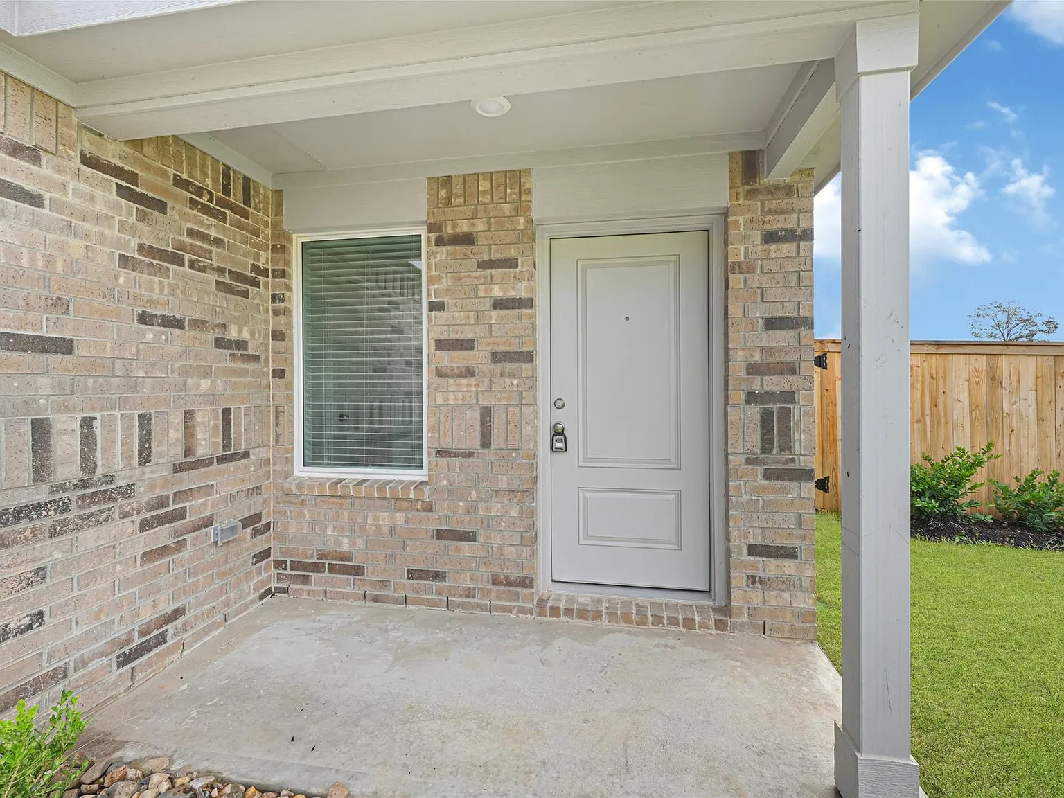 3 bed, 2.0 bath, 1311 sqft, $1,725 — Photo 3
