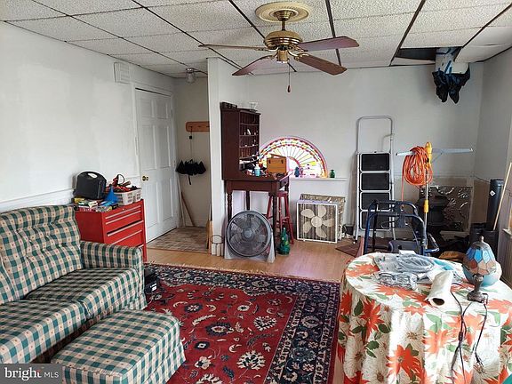 5th image of 338 Main St