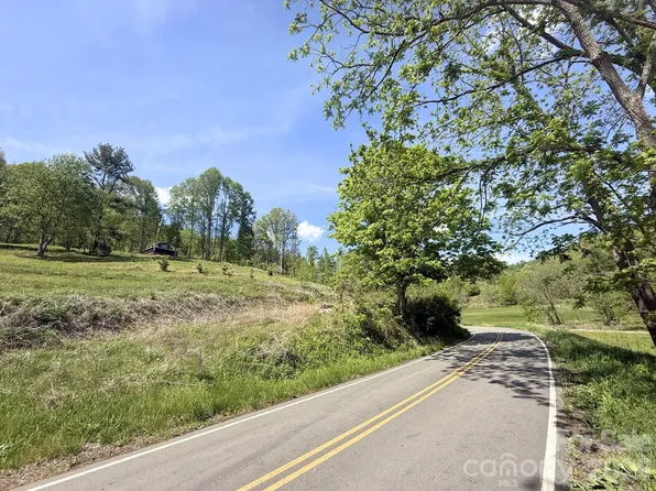 2681 Harrell Hill Rd, Bakersville, NC 28705