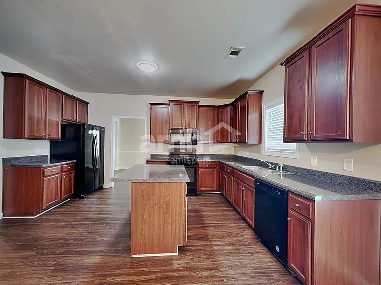 148 Crescent Woode Dr — Photo 4