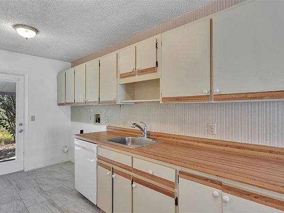 5th image of 820 W Rosewood Ln