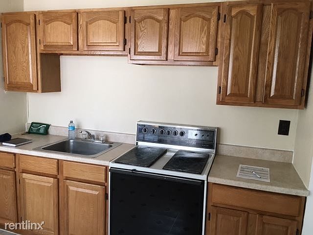 3413 - Kitchen (Stove has been replaced with new one)