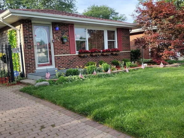 2176 N Westmoreland Dr, Palatine, IL 60074