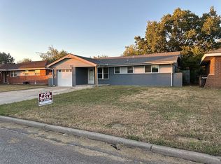 927 SW 4th Pl, Moore, OK 73160