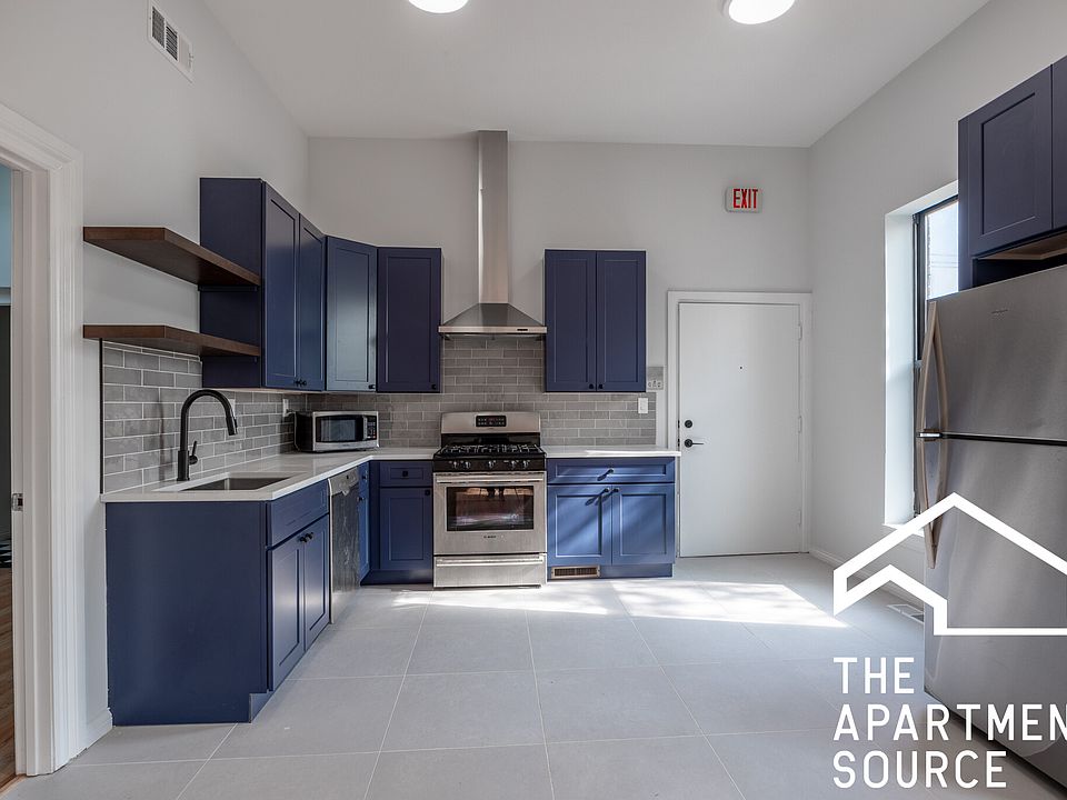 1st image of 646 N Damen Ave #2R