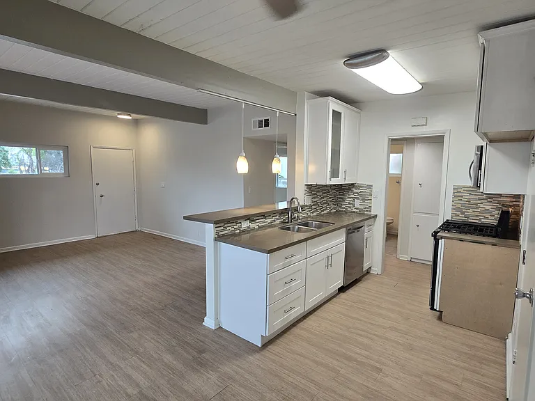 2688 Lake Ave — Photo 10