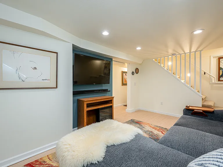 8922 SE Market St — Photo 20