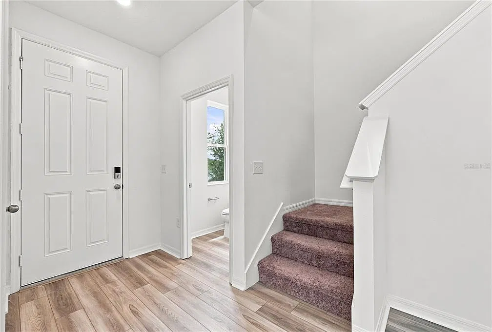 3 bed, 2.5 bath, 1573 sqft, $2,400 — Photo 3
