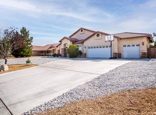 13584 Kurena Rd, Apple Valley, CA 92308
