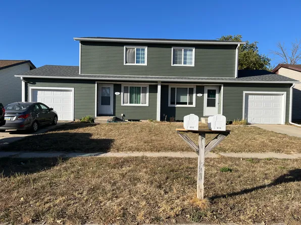 654 Lunar Ln, Waterloo, IA 50701