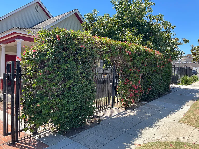 552 21st St — Photo 3